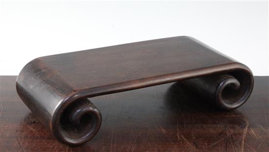 A Chinese hardwood scholars stand, Qing dynasty, 32cm